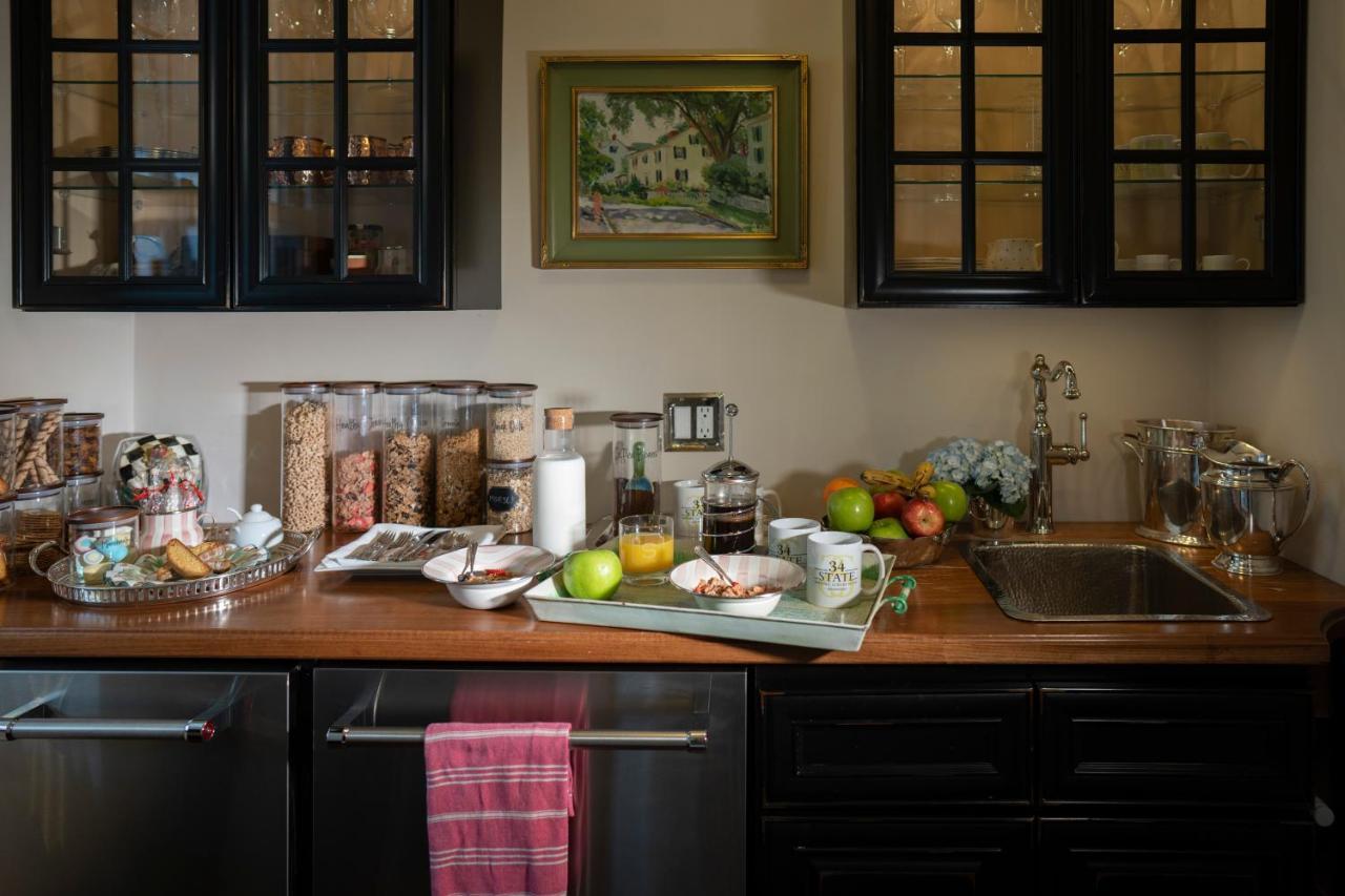 34 State "Historic Luxury Suites" Skaneateles Bagian luar foto
